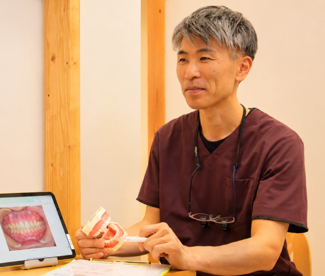 優しい男性歯科医師